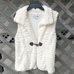 Forever 21 Faux Fur Ivory White Vest with Front Button Closure Size L